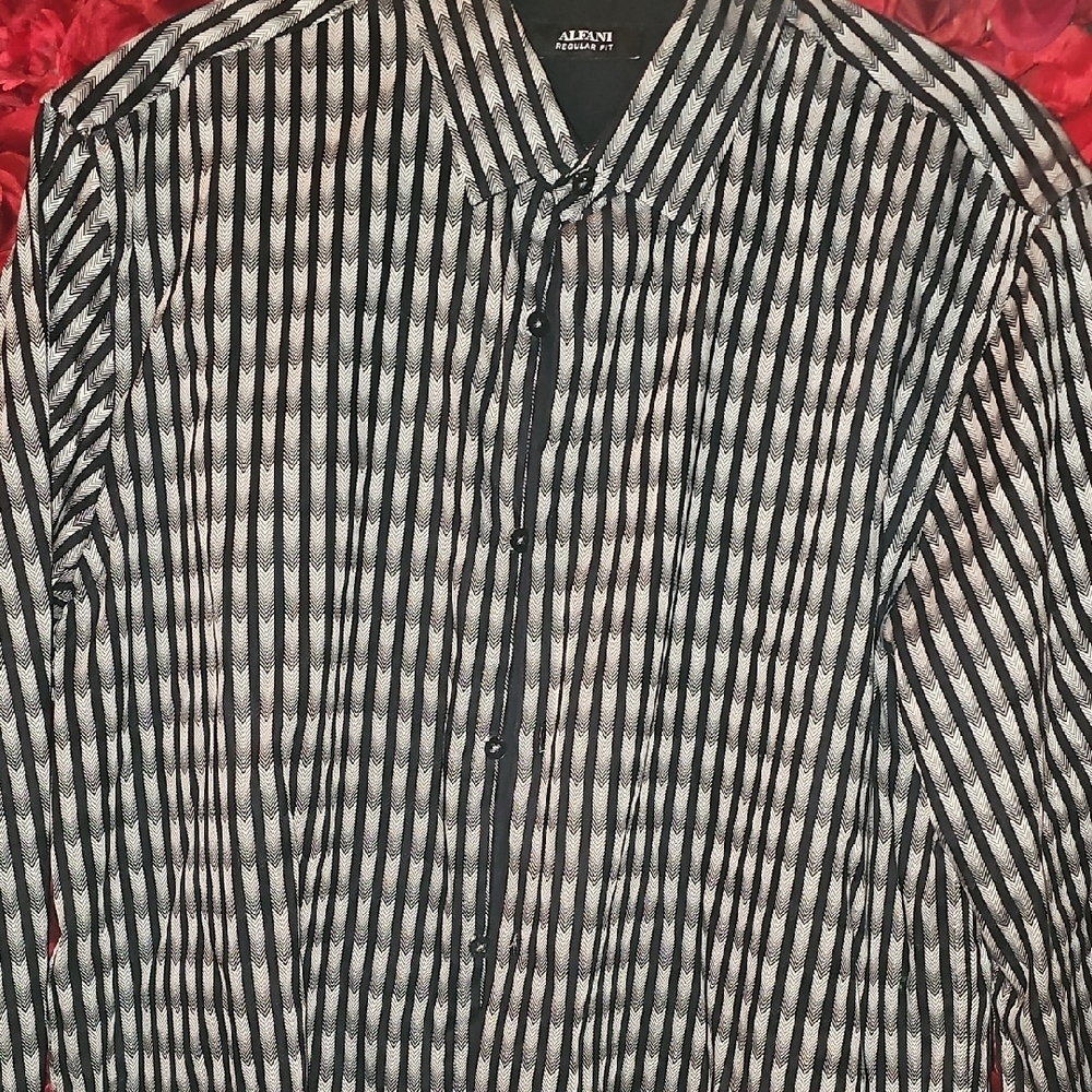 Alfani Striped Black/Gray Design Button Up Shirt Size Medium(Sun Spot Underarm)